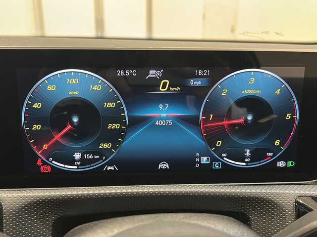 メルセデス・ベンツ Ａ２００ｄ AMGライン 新潟県 2020(令2)年 4万km デジタルホワイト オプション/レーダーセーフティーパッケージ/・アクティブディスタンス・ディストロニック（自動再発進機能付き/・アクティブブレーキ（歩行者・飛び出し検知機能付き）/・アクティブブラインドスポットアシスト/・アクティブレーンキーピングアシスト/・アクティブステアリングアシスト/ナビゲーションパッケージ/AMGスタイリングパッケージ/・DINAMICAシート/・18インチAMG5ツインスポークアルミホイール/・マルチビームLEDヘッドライト/・アダプティブハイビームアシスト・プラス/アイドリングストップ/シートヒーター/アダプティブクルーズコントロール/バックカメラ/前後ドライブレコーダー/フルセグＴＶ/Bluetooth/パワーシート/USB×2/フロアマット/ETC/取扱説明書/保証書/スペアキー