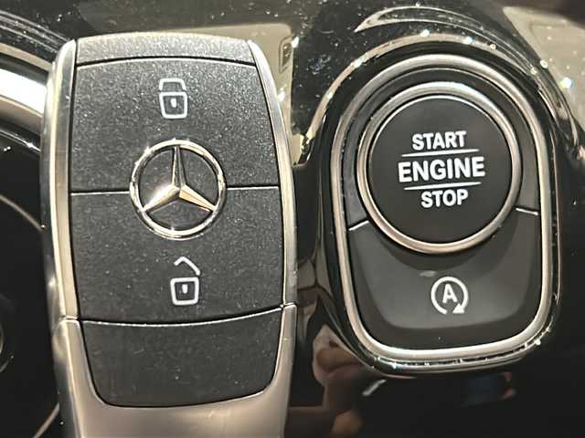 メルセデス・ベンツ Ａ２００ｄ AMGライン 新潟県 2020(令2)年 4万km デジタルホワイト オプション/レーダーセーフティーパッケージ/・アクティブディスタンス・ディストロニック（自動再発進機能付き/・アクティブブレーキ（歩行者・飛び出し検知機能付き）/・アクティブブラインドスポットアシスト/・アクティブレーンキーピングアシスト/・アクティブステアリングアシスト/ナビゲーションパッケージ/AMGスタイリングパッケージ/・DINAMICAシート/・18インチAMG5ツインスポークアルミホイール/・マルチビームLEDヘッドライト/・アダプティブハイビームアシスト・プラス/アイドリングストップ/シートヒーター/アダプティブクルーズコントロール/バックカメラ/前後ドライブレコーダー/フルセグＴＶ/Bluetooth/パワーシート/USB×2/フロアマット/ETC/取扱説明書/保証書/スペアキー
