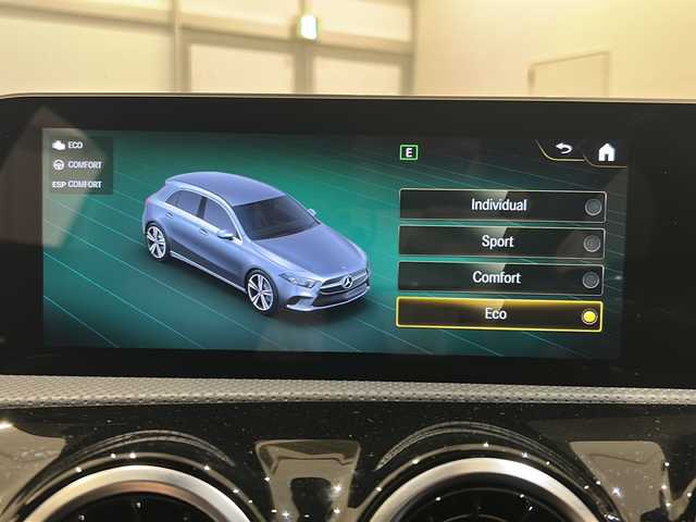 メルセデス・ベンツ Ａ２００ｄ AMGライン 新潟県 2020(令2)年 4万km デジタルホワイト オプション/レーダーセーフティーパッケージ/・アクティブディスタンス・ディストロニック（自動再発進機能付き/・アクティブブレーキ（歩行者・飛び出し検知機能付き）/・アクティブブラインドスポットアシスト/・アクティブレーンキーピングアシスト/・アクティブステアリングアシスト/ナビゲーションパッケージ/AMGスタイリングパッケージ/・DINAMICAシート/・18インチAMG5ツインスポークアルミホイール/・マルチビームLEDヘッドライト/・アダプティブハイビームアシスト・プラス/アイドリングストップ/シートヒーター/アダプティブクルーズコントロール/バックカメラ/前後ドライブレコーダー/フルセグＴＶ/Bluetooth/パワーシート/USB×2/フロアマット/ETC/取扱説明書/保証書/スペアキー