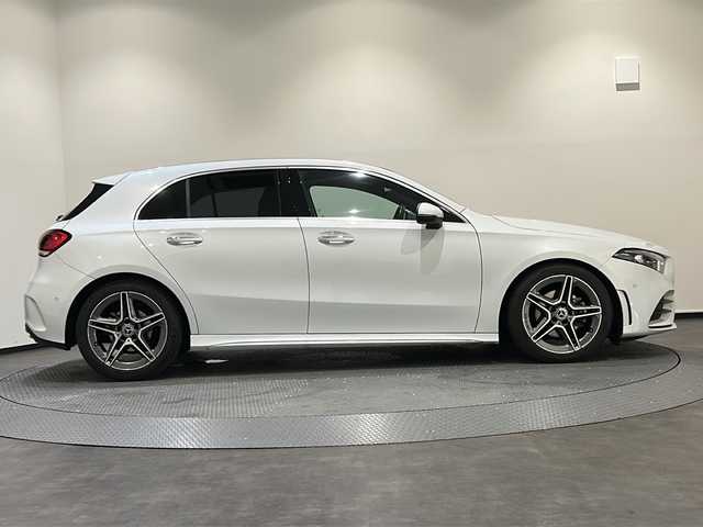 メルセデス・ベンツ Ａ２００ｄ AMGライン 新潟県 2020(令2)年 4万km デジタルホワイト オプション/レーダーセーフティーパッケージ/・アクティブディスタンス・ディストロニック（自動再発進機能付き/・アクティブブレーキ（歩行者・飛び出し検知機能付き）/・アクティブブラインドスポットアシスト/・アクティブレーンキーピングアシスト/・アクティブステアリングアシスト/ナビゲーションパッケージ/AMGスタイリングパッケージ/・DINAMICAシート/・18インチAMG5ツインスポークアルミホイール/・マルチビームLEDヘッドライト/・アダプティブハイビームアシスト・プラス/アイドリングストップ/シートヒーター/アダプティブクルーズコントロール/バックカメラ/前後ドライブレコーダー/フルセグＴＶ/Bluetooth/パワーシート/USB×2/フロアマット/ETC/取扱説明書/保証書/スペアキー