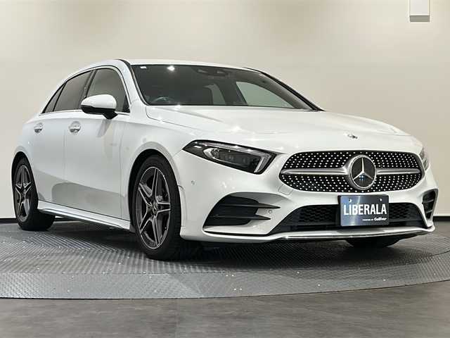 メルセデス・ベンツ Ａ２００ｄ AMGライン 新潟県 2020(令2)年 4万km デジタルホワイト オプション/レーダーセーフティーパッケージ/・アクティブディスタンス・ディストロニック（自動再発進機能付き/・アクティブブレーキ（歩行者・飛び出し検知機能付き）/・アクティブブラインドスポットアシスト/・アクティブレーンキーピングアシスト/・アクティブステアリングアシスト/ナビゲーションパッケージ/AMGスタイリングパッケージ/・DINAMICAシート/・18インチAMG5ツインスポークアルミホイール/・マルチビームLEDヘッドライト/・アダプティブハイビームアシスト・プラス/アイドリングストップ/シートヒーター/アダプティブクルーズコントロール/バックカメラ/前後ドライブレコーダー/フルセグＴＶ/Bluetooth/パワーシート/USB×2/フロアマット/ETC/取扱説明書/保証書/スペアキー