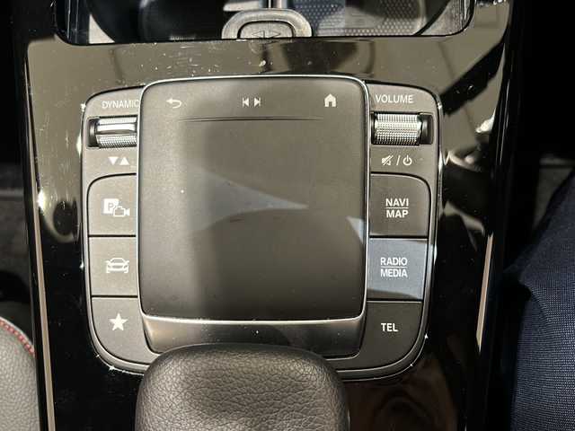 メルセデス・ベンツ Ａ２００ｄ AMGライン 新潟県 2020(令2)年 4万km デジタルホワイト オプション/レーダーセーフティーパッケージ/・アクティブディスタンス・ディストロニック（自動再発進機能付き/・アクティブブレーキ（歩行者・飛び出し検知機能付き）/・アクティブブラインドスポットアシスト/・アクティブレーンキーピングアシスト/・アクティブステアリングアシスト/ナビゲーションパッケージ/AMGスタイリングパッケージ/・DINAMICAシート/・18インチAMG5ツインスポークアルミホイール/・マルチビームLEDヘッドライト/・アダプティブハイビームアシスト・プラス/アイドリングストップ/シートヒーター/アダプティブクルーズコントロール/バックカメラ/前後ドライブレコーダー/フルセグＴＶ/Bluetooth/パワーシート/USB×2/フロアマット/ETC/取扱説明書/保証書/スペアキー