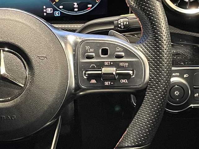 メルセデス・ベンツ Ａ２００ｄ AMGライン 新潟県 2020(令2)年 4万km デジタルホワイト オプション/レーダーセーフティーパッケージ/・アクティブディスタンス・ディストロニック（自動再発進機能付き/・アクティブブレーキ（歩行者・飛び出し検知機能付き）/・アクティブブラインドスポットアシスト/・アクティブレーンキーピングアシスト/・アクティブステアリングアシスト/ナビゲーションパッケージ/AMGスタイリングパッケージ/・DINAMICAシート/・18インチAMG5ツインスポークアルミホイール/・マルチビームLEDヘッドライト/・アダプティブハイビームアシスト・プラス/アイドリングストップ/シートヒーター/アダプティブクルーズコントロール/バックカメラ/前後ドライブレコーダー/フルセグＴＶ/Bluetooth/パワーシート/USB×2/フロアマット/ETC/取扱説明書/保証書/スペアキー