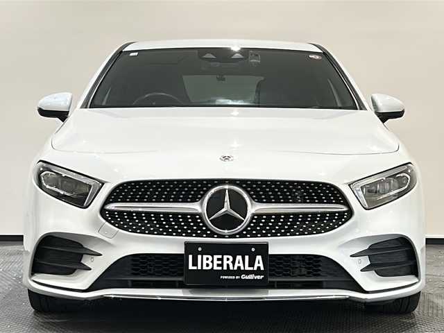 メルセデス・ベンツ Ａ２００ｄ AMGライン 新潟県 2020(令2)年 4万km デジタルホワイト オプション/レーダーセーフティーパッケージ/・アクティブディスタンス・ディストロニック（自動再発進機能付き/・アクティブブレーキ（歩行者・飛び出し検知機能付き）/・アクティブブラインドスポットアシスト/・アクティブレーンキーピングアシスト/・アクティブステアリングアシスト/ナビゲーションパッケージ/AMGスタイリングパッケージ/・DINAMICAシート/・18インチAMG5ツインスポークアルミホイール/・マルチビームLEDヘッドライト/・アダプティブハイビームアシスト・プラス/アイドリングストップ/シートヒーター/アダプティブクルーズコントロール/バックカメラ/前後ドライブレコーダー/フルセグＴＶ/Bluetooth/パワーシート/USB×2/フロアマット/ETC/取扱説明書/保証書/スペアキー