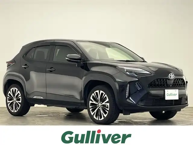 トヨタ ヤリスクロス ハイブリッド Z 滋賀県 2022(令4)年 2万km ブラックマイカ 禁煙車/純正９型ディスプレイオーディオ/パノラミックビューモニター/ＥＴＣ/衝突軽減ブレーキ/レーンディパーチャーアラート/BSM/ＬＥＤヘッドライト/オートライト/ハーフレザーシート/シートヒーター/パワーシート/ステアリングヒーター/電動パーキングブレーキ/ブレーキホールド/プッシュスタート/スマートキー/ドアバイザー/純正アルミホイール