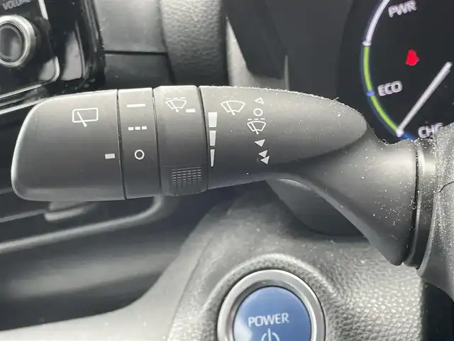トヨタ ヤリスクロス ハイブリッド Z 滋賀県 2022(令4)年 2万km ブラックマイカ 禁煙車/純正９型ディスプレイオーディオ/パノラミックビューモニター/ＥＴＣ/衝突軽減ブレーキ/レーンディパーチャーアラート/BSM/ＬＥＤヘッドライト/オートライト/ハーフレザーシート/シートヒーター/パワーシート/ステアリングヒーター/電動パーキングブレーキ/ブレーキホールド/プッシュスタート/スマートキー/ドアバイザー/純正アルミホイール