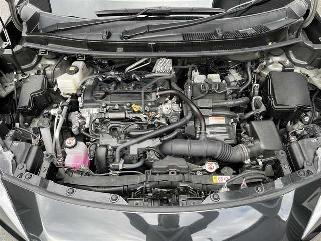 トヨタ ヤリスクロス ハイブリッド Z 滋賀県 2022(令4)年 2万km ブラックマイカ 禁煙車/純正９型ディスプレイオーディオ/パノラミックビューモニター/ＥＴＣ/衝突軽減ブレーキ/レーンディパーチャーアラート/BSM/ＬＥＤヘッドライト/オートライト/ハーフレザーシート/シートヒーター/パワーシート/ステアリングヒーター/電動パーキングブレーキ/ブレーキホールド/プッシュスタート/スマートキー/ドアバイザー/純正アルミホイール