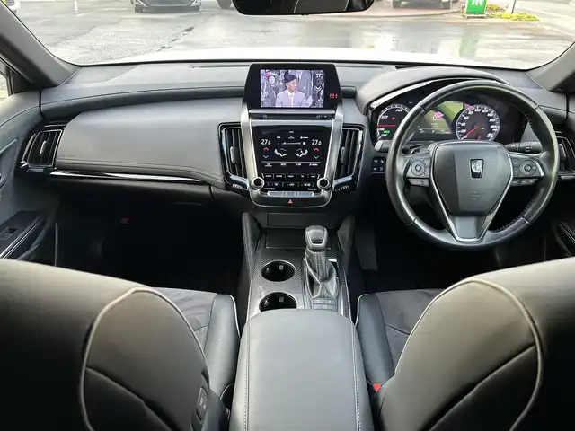 トヨタ クラウン ハイブリッド RS アドバンス 大阪府 2018(平30)年 1.2万km ホワイトパールクリスタルシャイン 純正メーカーナビ/　【フルセグTV/CD・DVD/Bluetooth】/パノラミックビューモニター/ハーフレザーシート/運転席・助手席パワーシート　/ステアリングチルト機能/ステアリングテレスコピック機構/パーキングアシスト/レーダークルーズコントロール/コーナーセンサー/ブレーキアシスト/横滑り防止システム/レーンキープアシスト/プリクラッシュセーフティ/盗難防止システム/ブラインドスポットモニター/UVカットガラス/プライバシーガラス/ナイトビジョン/MTモード付AT/ETC2.0