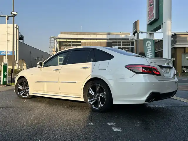 トヨタ クラウン ハイブリッド RS アドバンス 大阪府 2018(平30)年 1.2万km ホワイトパールクリスタルシャイン 純正メーカーナビ/　【フルセグTV/CD・DVD/Bluetooth】/パノラミックビューモニター/ハーフレザーシート/運転席・助手席パワーシート　/ステアリングチルト機能/ステアリングテレスコピック機構/パーキングアシスト/レーダークルーズコントロール/コーナーセンサー/ブレーキアシスト/横滑り防止システム/レーンキープアシスト/プリクラッシュセーフティ/盗難防止システム/ブラインドスポットモニター/UVカットガラス/プライバシーガラス/ナイトビジョン/MTモード付AT/ETC2.0