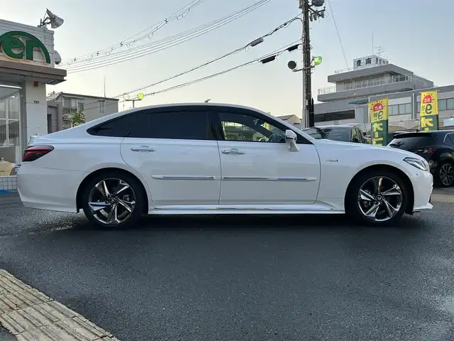 トヨタ クラウン ハイブリッド RS アドバンス 大阪府 2018(平30)年 1.2万km ホワイトパールクリスタルシャイン 純正メーカーナビ/　【フルセグTV/CD・DVD/Bluetooth】/パノラミックビューモニター/ハーフレザーシート/運転席・助手席パワーシート　/ステアリングチルト機能/ステアリングテレスコピック機構/パーキングアシスト/レーダークルーズコントロール/コーナーセンサー/ブレーキアシスト/横滑り防止システム/レーンキープアシスト/プリクラッシュセーフティ/盗難防止システム/ブラインドスポットモニター/UVカットガラス/プライバシーガラス/ナイトビジョン/MTモード付AT/ETC2.0