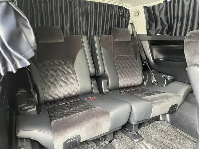 トヨタ ヴェルファイア ハイブリット ZR 香川県 2015(平27)年 8.9万km プレシャスホワイトパール 登録時走行距離：88289km/4WD/純正9インチナビ/→AM/FM/フルセグTV/Bluetooth/→CD/DVD再生/→HDMI入力/JBLプレミアムサウンドシステム/バックカメラ/クルーズコントロール/シートメモリー付きパワーシート/ハーフレザーシート/オットマン/キャプテンシート/両側パワースライドドア/パワーバックドア/LEDオートライト/フォグランプ/オートハイビーム/トヨタセーフティセンス/→プリクラッシュセーフティ/→レーンディパーチャーアラート/→クリアランスソナー/プッシュスタート/スマートキー