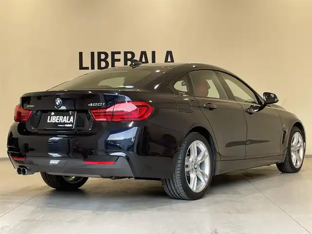 ＢＭＷ ４２０ｉ xDrive グランクーペ Mスポーツ 熊本県 2017(平29)年 3.2万km カーボンブラックM ・スマートキー/・プッシュスタート/・インテリジェントセーフティ/・レーンキープアシスト/・ブラインドスポットモニター/・クルーズコントロール(追従式)/・赤革シート/・前席パワーシート/・前席シートヒーター /・純正HDDナビ/　【DVD・Bluetooth・USB・MSV】/・フルセグTV/・バックカメラ/・ETC/・パワーバックドア/・LEDヘッドランプ/・LEDフォグランプ/・純正マット/・保証書/取説