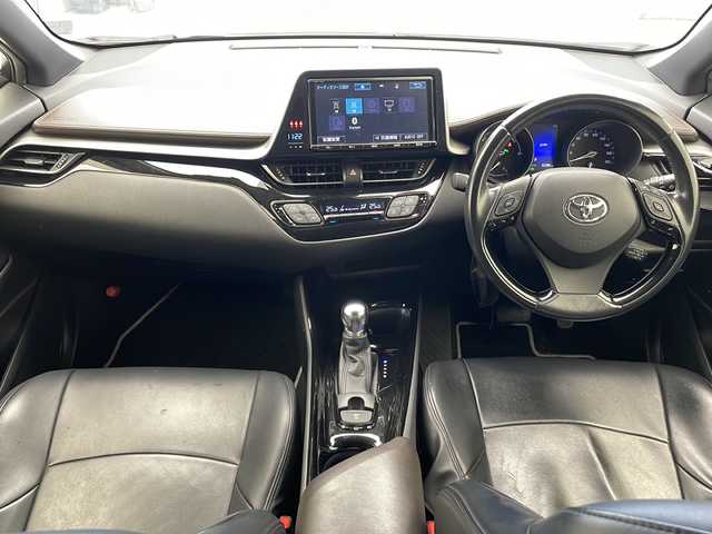 トヨタ Ｃ－ＨＲ G LEDエディション 沖縄県 2018(平30)年 6.3万km ホワイトパールクリスタルシャイン 純正9インチナビ（NSZT-Y66T）/（フルセグTV　DVD　Bluetooth接続）/バックカメラ/ETC/トヨタセーフティセンス/ステアリングスイッチ/ハーフレザーシート/シートヒーター/TRDエアロ/コーナーセンサー/ブラインドスポットモニター/スマートキー/プッシュスタート/LEDヘッドライト/オートライト/シートカバー付き/純正フロアマット/TVキャンセラー付き