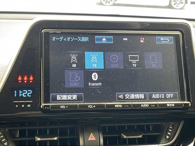 トヨタ Ｃ－ＨＲ G LEDエディション 沖縄県 2018(平30)年 6.3万km ホワイトパールクリスタルシャイン 純正9インチナビ（NSZT-Y66T）/（フルセグTV　DVD　Bluetooth接続）/バックカメラ/ETC/トヨタセーフティセンス/ステアリングスイッチ/ハーフレザーシート/シートヒーター/TRDエアロ/コーナーセンサー/ブラインドスポットモニター/スマートキー/プッシュスタート/LEDヘッドライト/オートライト/シートカバー付き/純正フロアマット/TVキャンセラー付き