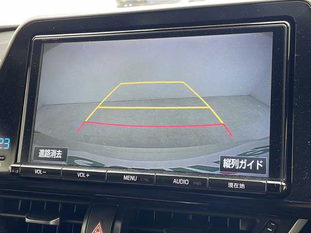 トヨタ Ｃ－ＨＲ G LEDエディション 沖縄県 2018(平30)年 6.3万km ホワイトパールクリスタルシャイン 純正9インチナビ（NSZT-Y66T）/（フルセグTV　DVD　Bluetooth接続）/バックカメラ/ETC/トヨタセーフティセンス/ステアリングスイッチ/ハーフレザーシート/シートヒーター/TRDエアロ/コーナーセンサー/ブラインドスポットモニター/スマートキー/プッシュスタート/LEDヘッドライト/オートライト/シートカバー付き/純正フロアマット/TVキャンセラー付き