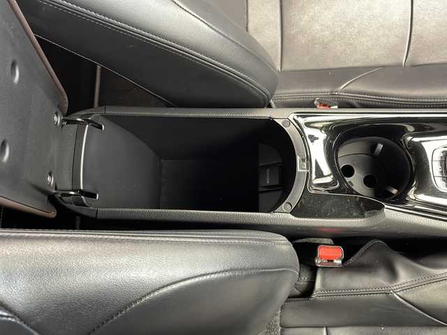トヨタ Ｃ－ＨＲ G LEDエディション 沖縄県 2018(平30)年 6.3万km ホワイトパールクリスタルシャイン 純正9インチナビ（NSZT-Y66T）/（フルセグTV　DVD　Bluetooth接続）/バックカメラ/ETC/トヨタセーフティセンス/ステアリングスイッチ/ハーフレザーシート/シートヒーター/TRDエアロ/コーナーセンサー/ブラインドスポットモニター/スマートキー/プッシュスタート/LEDヘッドライト/オートライト/シートカバー付き/純正フロアマット/TVキャンセラー付き