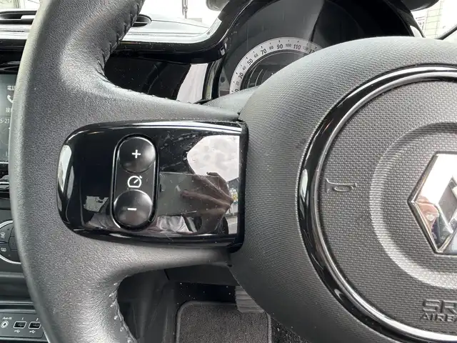 ルノー トゥインゴ サンドレ 奈良県 2020(令2)年 4.4万km グレーＭ ワンオーナー　/ディスプレイオーディオ /(AppleCarPlay/AUX/FM/AM) /バックカメラ /車線逸脱警報 /クリアランスソナー /クルーズコントロール/ハーフレザーシート /前席シートヒーター /ETC /前後ドライブレコーダー /トノカバー/オートライト/フォグライト