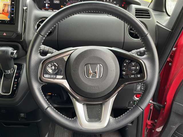 ホンダ Ｎ ＢＯＸ カスタム G L ターボ ホンダセンシング 道北・旭川 2019(令1)年 4.6万km ミラノレッド ・４ＷＤ/・禁煙車/・ディーラーオプションメモリーナビ/　フルセグ・ＣＤ・ＤＶＤ・ＢＴ・ＳＤ/・ステアリングリモコン/・バックカメラ/・両側パワースライドドア/・ホンダセンシング/　レーダークルーズコントロール/　衝突軽減ブレーキ/　先行者発進お知らせ/　レーンキープアシスト/　標識認識機能/・ルーフコンソール/・ビルトインETC/・前後ドライブレコーダー/・降車時オートドアロック/・LEDオートライト/・ハーフレザーシート/・シートヒーター /・ミラーヒーター /・パドルシフト/・純正１５インチアルミ/・新車時保証書