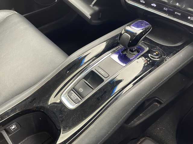 ホンダ ヴェゼル ハイブリッド Z 沖縄県 2014(平26)年 7.8万km プレミアムディープロッソパール 社外ナビ(AVIC-ZH0009)/（フルセグＴＶ　ＤＶＤ再生　Bluetooth接続）/バックカメラ/ETC/クルーズコントロール/パドルシフト/シートヒーター/レザーシート/スマートキー/プッシュスタート/LEDヘッドライト/オートライト/純正フロアマット/純正17インチアルミホイール/ドアバイザー/電動格納ウインカーミラー