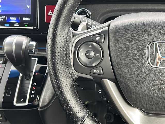 ホンダ ステップワゴン スパーダ ホンダセンシング 宮城県 2018(平30)年 5.9万km プレミアムスパークルブラックパール 純正9インチフリップダウンモニター/【VN-155N】/Honda SENSING/・衝突軽減ブレーキ/・路外逸脱抑制機能/・アダプティブクルーズコントロール/・車線維持支援システム/純正9インチナビ/・BT.CD.DVD.USB.SD/バックカメラ/フルセグTV/両側パワースライドドア/ビルトインETC/純正ドライブレコーダー（F）/プッシュスタート/スマートキー/ステアリングスイッチ/LEDヘッドライト/LEDフォグライト/純正16インチAW/社外フロアマット/シートバックテーブル/ロールサンシェード