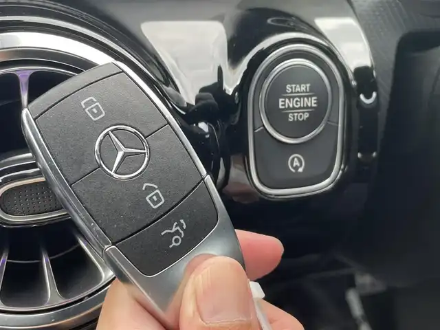 メルセデス・ベンツ ＣＬＡ２００ｄ Sブレーク AMGライン 滋賀県 2021(令3)年 2.8万km デジタルホワイト 純正ナビ/フルセグTV/バックカメラ/Bluetooth/レーダーセーフティパッケージ/ACC/ブラインドスポット/レーンキープアシスト/黒半革/・前席シートヒーター/・前席メモリー付きパワーシート/純正18インチAW/アンビエントライト/パワーバックドア/純正マルチLED/ETC2.0/スマートキー