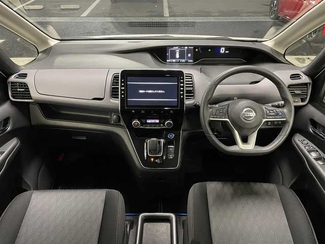 日産 セレナ e－パワー ハイウェイスター V 福岡県 2019(令1)年 4万km ブリリアントホワイトパール 純正9インチナビ/CD/DVD/Bluetooth/全方位モニター/プロパイロット/ETC/オートライト/LEDヘッドライト/両側パワースライドドア/ハンズフリースライドドア/衝突軽減ブレーキ/レーンキープアシスト/ステアリングスイッチ/電動パーキングブレーキ/電動格納ミラー/純正アルミホイール/純正フロアマット