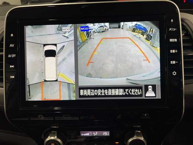 日産 セレナ e－パワー ハイウェイスター V 福岡県 2019(令1)年 4万km ブリリアントホワイトパール 純正9インチナビ/CD/DVD/Bluetooth/全方位モニター/プロパイロット/ETC/オートライト/LEDヘッドライト/両側パワースライドドア/ハンズフリースライドドア/衝突軽減ブレーキ/レーンキープアシスト/ステアリングスイッチ/電動パーキングブレーキ/電動格納ミラー/純正アルミホイール/純正フロアマット