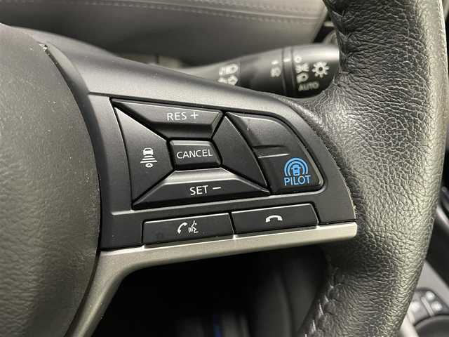 日産 セレナ e－パワー ハイウェイスター V 福岡県 2019(令1)年 4万km ブリリアントホワイトパール 純正9インチナビ/CD/DVD/Bluetooth/全方位モニター/プロパイロット/ETC/オートライト/LEDヘッドライト/両側パワースライドドア/ハンズフリースライドドア/衝突軽減ブレーキ/レーンキープアシスト/ステアリングスイッチ/電動パーキングブレーキ/電動格納ミラー/純正アルミホイール/純正フロアマット