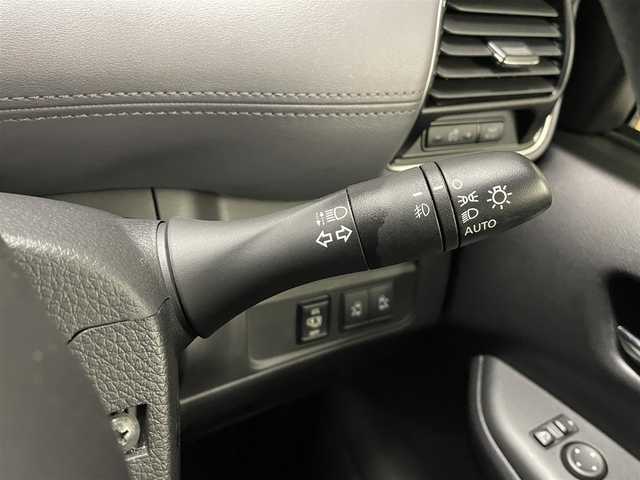 日産 セレナ e－パワー ハイウェイスター V 福岡県 2019(令1)年 4万km ブリリアントホワイトパール 純正9インチナビ/CD/DVD/Bluetooth/全方位モニター/プロパイロット/ETC/オートライト/LEDヘッドライト/両側パワースライドドア/ハンズフリースライドドア/衝突軽減ブレーキ/レーンキープアシスト/ステアリングスイッチ/電動パーキングブレーキ/電動格納ミラー/純正アルミホイール/純正フロアマット