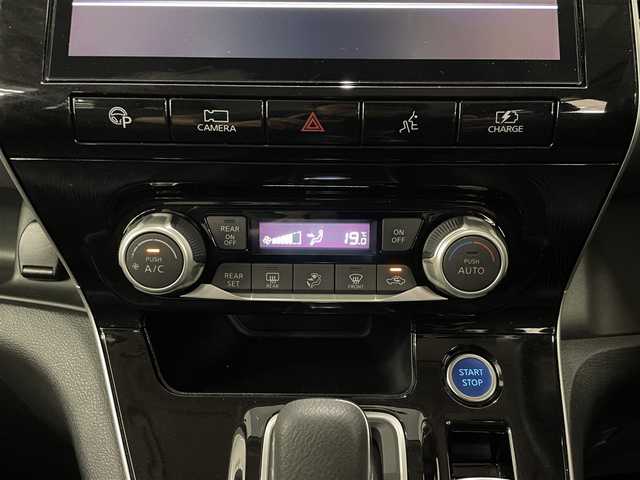 日産 セレナ e－パワー ハイウェイスター V 福岡県 2019(令1)年 4万km ブリリアントホワイトパール 純正9インチナビ/CD/DVD/Bluetooth/全方位モニター/プロパイロット/ETC/オートライト/LEDヘッドライト/両側パワースライドドア/ハンズフリースライドドア/衝突軽減ブレーキ/レーンキープアシスト/ステアリングスイッチ/電動パーキングブレーキ/電動格納ミラー/純正アルミホイール/純正フロアマット