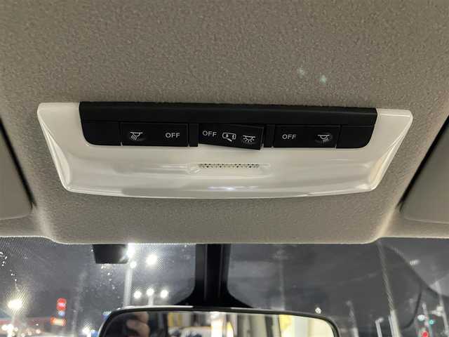 日産 セレナ e－パワー ハイウェイスター V 福岡県 2019(令1)年 4万km ブリリアントホワイトパール 純正9インチナビ/CD/DVD/Bluetooth/全方位モニター/プロパイロット/ETC/オートライト/LEDヘッドライト/両側パワースライドドア/ハンズフリースライドドア/衝突軽減ブレーキ/レーンキープアシスト/ステアリングスイッチ/電動パーキングブレーキ/電動格納ミラー/純正アルミホイール/純正フロアマット