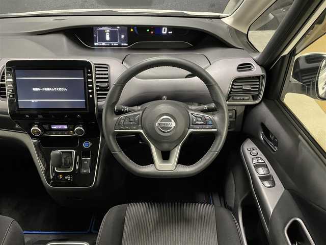 日産 セレナ e－パワー ハイウェイスター V 福岡県 2019(令1)年 4万km ブリリアントホワイトパール 純正9インチナビ/CD/DVD/Bluetooth/全方位モニター/プロパイロット/ETC/オートライト/LEDヘッドライト/両側パワースライドドア/ハンズフリースライドドア/衝突軽減ブレーキ/レーンキープアシスト/ステアリングスイッチ/電動パーキングブレーキ/電動格納ミラー/純正アルミホイール/純正フロアマット