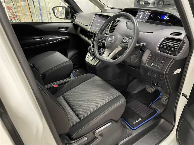 日産 セレナ e－パワー ハイウェイスター V 福岡県 2019(令1)年 4万km ブリリアントホワイトパール 純正9インチナビ/CD/DVD/Bluetooth/全方位モニター/プロパイロット/ETC/オートライト/LEDヘッドライト/両側パワースライドドア/ハンズフリースライドドア/衝突軽減ブレーキ/レーンキープアシスト/ステアリングスイッチ/電動パーキングブレーキ/電動格納ミラー/純正アルミホイール/純正フロアマット
