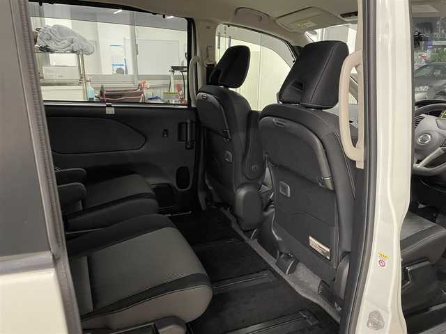 日産 セレナ e－パワー ハイウェイスター V 福岡県 2019(令1)年 4万km ブリリアントホワイトパール 純正9インチナビ/CD/DVD/Bluetooth/全方位モニター/プロパイロット/ETC/オートライト/LEDヘッドライト/両側パワースライドドア/ハンズフリースライドドア/衝突軽減ブレーキ/レーンキープアシスト/ステアリングスイッチ/電動パーキングブレーキ/電動格納ミラー/純正アルミホイール/純正フロアマット