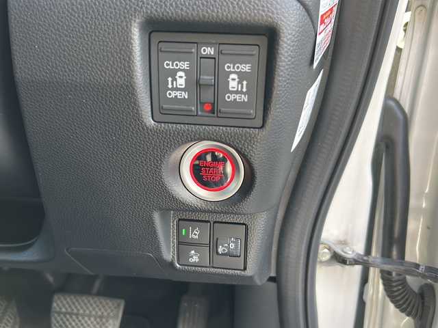 ホンダ Ｎ ＢＯＸ カスタム L ターボ 群馬県 2021(令3)年 2.1万km プラチナホワイトパール ・ドアバイザー/・クルーズコントロール/・スタートボタン/・パドルシフト/・社外ナビ/・純フロアマット/・Pスライド/・バックカメラ/・フルフラットシート/・オートライト/・PW/・ワンセグTV/・両側パワースライド/・プリクラッシュ