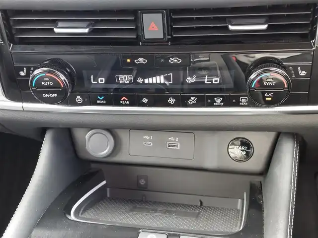 日産 エクストレイル G 東京都 2022(令4)年 3.4万km ダイヤモンドブラック 純正１２．３インチナビ/アラウンドビューモニター/プロパイロット/ブラインドスポットモニター/デジタルインナーミラー/ヘッドアップディスプレイ/パワーバックドア/シートヒーター/パワーシート/前後ドライブレコーダー/ETC2.0/ワイヤレス充電器/オートマチックハイビーム/LEDヘッドライト/コーナーセンサー/純正AW/純正フロアマット/禁煙車