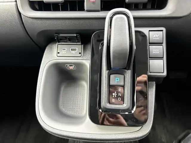 トヨタ シエンタ ハイブリッド Z 三重県 2022(令4)年 4万km ホワイトパールクリスタルシャイン /禁煙車//純正９型オーディオ（ナビ／ＢＴ／フルセグＴＶ／Ａｐｐｌｅｃａｒｐｌａｙ／ＡｎｄｏｒｏｉｄＡｕｔｏ）　//バックカメラ　//ＢＳＭ　//両側パワスラ //ETC2.0 //レーダークルコン// LEDヘッドライト //オートライト //オートハイビーム //前後コーナーセンサー//スマートキー //スペアーキー