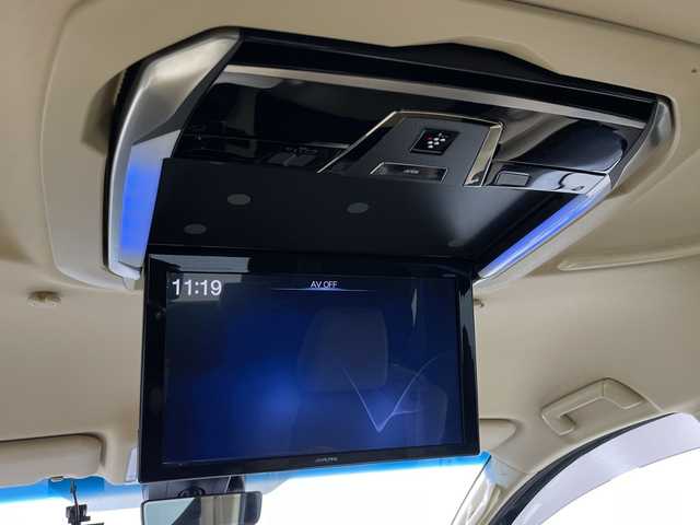 トヨタ アルファードハイブリット X 神奈川県 2018(平30)年 5.2万km パール 4WD/社外アルパイン11型メモリーナビゲーション【EX11Z】/社外アルパインフリップダウンモニター【PXHEX-R-AV】/ワンセグ　CD DVD　SD　iPod　Bluetooth　AUX　HDMI　/サイド/リアカメラ/両側電動スライドドア/デジタルインナーミラー/AC100V/純正ビルトインETC/セーフティセンス/レーダークルーズコントロール/プリクラッシュセーフティ/レーントレーシングアシスト/パーキングサポートブレーキ/ロードサインアシスト/先行車発進お知らせ機能/前後ソナー/ハイビームアシスト/2列目オットマン/社外前方ドライブレコーダー/革巻きステアリング/電動パーキングブレーキ/オートブレーキホールド/プッシュスタート/スマートキー/LEDヘッドランプ/フロントフォグランプ/オートライト/純正18インチアルミホイール/純正リアスポイラー/取説　保証書　スペアキー