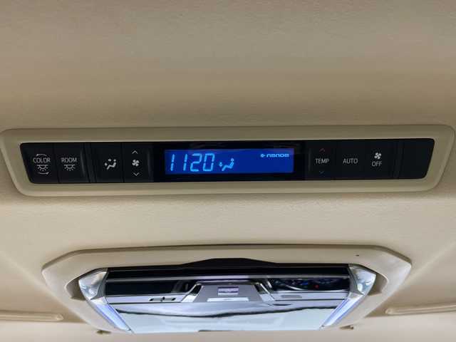 トヨタ アルファードハイブリット X 神奈川県 2018(平30)年 5.2万km パール 4WD/社外アルパイン11型メモリーナビゲーション【EX11Z】/社外アルパインフリップダウンモニター【PXHEX-R-AV】/ワンセグ　CD DVD　SD　iPod　Bluetooth　AUX　HDMI　/サイド/リアカメラ/両側電動スライドドア/デジタルインナーミラー/AC100V/純正ビルトインETC/セーフティセンス/レーダークルーズコントロール/プリクラッシュセーフティ/レーントレーシングアシスト/パーキングサポートブレーキ/ロードサインアシスト/先行車発進お知らせ機能/前後ソナー/ハイビームアシスト/2列目オットマン/社外前方ドライブレコーダー/革巻きステアリング/電動パーキングブレーキ/オートブレーキホールド/プッシュスタート/スマートキー/LEDヘッドランプ/フロントフォグランプ/オートライト/純正18インチアルミホイール/純正リアスポイラー/取説　保証書　スペアキー