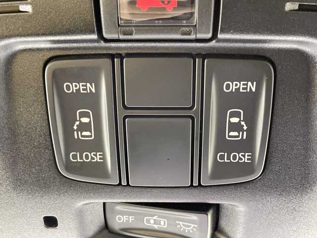 トヨタ アルファードハイブリット X 神奈川県 2018(平30)年 5.2万km パール 4WD/社外アルパイン11型メモリーナビゲーション【EX11Z】/社外アルパインフリップダウンモニター【PXHEX-R-AV】/ワンセグ　CD DVD　SD　iPod　Bluetooth　AUX　HDMI　/サイド/リアカメラ/両側電動スライドドア/デジタルインナーミラー/AC100V/純正ビルトインETC/セーフティセンス/レーダークルーズコントロール/プリクラッシュセーフティ/レーントレーシングアシスト/パーキングサポートブレーキ/ロードサインアシスト/先行車発進お知らせ機能/前後ソナー/ハイビームアシスト/2列目オットマン/社外前方ドライブレコーダー/革巻きステアリング/電動パーキングブレーキ/オートブレーキホールド/プッシュスタート/スマートキー/LEDヘッドランプ/フロントフォグランプ/オートライト/純正18インチアルミホイール/純正リアスポイラー/取説　保証書　スペアキー