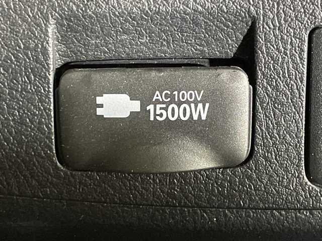 トヨタ アルファードハイブリット X 神奈川県 2018(平30)年 5.2万km パール 4WD/社外アルパイン11型メモリーナビゲーション【EX11Z】/社外アルパインフリップダウンモニター【PXHEX-R-AV】/ワンセグ　CD DVD　SD　iPod　Bluetooth　AUX　HDMI　/サイド/リアカメラ/両側電動スライドドア/デジタルインナーミラー/AC100V/純正ビルトインETC/セーフティセンス/レーダークルーズコントロール/プリクラッシュセーフティ/レーントレーシングアシスト/パーキングサポートブレーキ/ロードサインアシスト/先行車発進お知らせ機能/前後ソナー/ハイビームアシスト/2列目オットマン/社外前方ドライブレコーダー/革巻きステアリング/電動パーキングブレーキ/オートブレーキホールド/プッシュスタート/スマートキー/LEDヘッドランプ/フロントフォグランプ/オートライト/純正18インチアルミホイール/純正リアスポイラー/取説　保証書　スペアキー