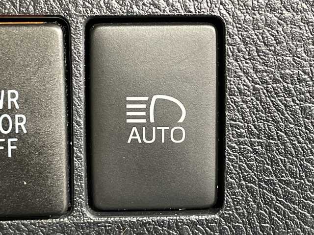 トヨタ アルファードハイブリット X 神奈川県 2018(平30)年 5.2万km パール 4WD/社外アルパイン11型メモリーナビゲーション【EX11Z】/社外アルパインフリップダウンモニター【PXHEX-R-AV】/ワンセグ　CD DVD　SD　iPod　Bluetooth　AUX　HDMI　/サイド/リアカメラ/両側電動スライドドア/デジタルインナーミラー/AC100V/純正ビルトインETC/セーフティセンス/レーダークルーズコントロール/プリクラッシュセーフティ/レーントレーシングアシスト/パーキングサポートブレーキ/ロードサインアシスト/先行車発進お知らせ機能/前後ソナー/ハイビームアシスト/2列目オットマン/社外前方ドライブレコーダー/革巻きステアリング/電動パーキングブレーキ/オートブレーキホールド/プッシュスタート/スマートキー/LEDヘッドランプ/フロントフォグランプ/オートライト/純正18インチアルミホイール/純正リアスポイラー/取説　保証書　スペアキー