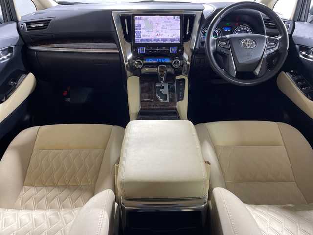 トヨタ アルファードハイブリット X 神奈川県 2018(平30)年 5.2万km パール 4WD/社外アルパイン11型メモリーナビゲーション【EX11Z】/社外アルパインフリップダウンモニター【PXHEX-R-AV】/ワンセグ　CD DVD　SD　iPod　Bluetooth　AUX　HDMI　/サイド/リアカメラ/両側電動スライドドア/デジタルインナーミラー/AC100V/純正ビルトインETC/セーフティセンス/レーダークルーズコントロール/プリクラッシュセーフティ/レーントレーシングアシスト/パーキングサポートブレーキ/ロードサインアシスト/先行車発進お知らせ機能/前後ソナー/ハイビームアシスト/2列目オットマン/社外前方ドライブレコーダー/革巻きステアリング/電動パーキングブレーキ/オートブレーキホールド/プッシュスタート/スマートキー/LEDヘッドランプ/フロントフォグランプ/オートライト/純正18インチアルミホイール/純正リアスポイラー/取説　保証書　スペアキー