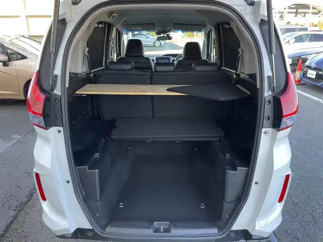 ホンダ フリード＋ ハイブリット EX 東京都 2018(平30)年 7万km ホワイトオーキッドパール 純正ナビ　/バックカメラ　/Bluetooth　/CD　/DVD　/フルセグTV　/両側電動スライドドア　/レーダークルーズコントロールシステム　/ドライブレコーダー　/ETC　/純正アルミホイール　/フロアマット　/純正LED/ホンダセンシング/ABS/横滑り防止装置/レーンアシスト/衝突被害軽減システム