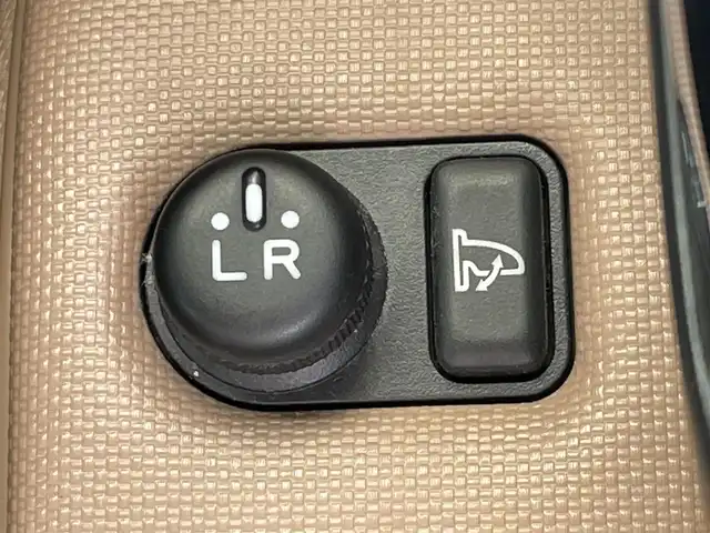 ダイハツ ミラ ココア プラスX 福岡県 2017(平29)年 6.8万km プラムブラウンクリスタルマイカ ・ルーフレール　/・社外ナビ（ＭＤＶ－７０１）/・フルセグＴＶ　/・ＥＴＣ　/・キーレスエントリー　/・Ｂｌｕｅｔｏｏｔｈ　/・ＣＤ／ＤＶＤ再生　/・ＵＳＢ　/・ＳＤ　/・アイドリングストップ　/・￥ＩＳＯＦＩＸ　/・パワーウインドウ　/・電格ミラー