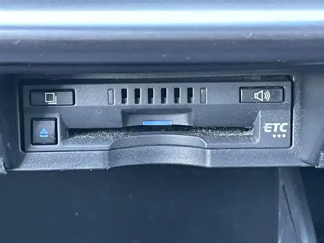 トヨタ クラウン RS 香川県 2021(令3)年 3万km プレシャスブラックパール トヨタセーフティセンス/・プリクラッシュセーフティ（PCS）/・レーダークルーズコントロール（全車速追従機能付）/・レーントレーシングアシスト（LTA）/・アダプティブハイビームシステム（AHS)/・ロードサインアシスト（RSA）/・発進遅延告知機能（DMTM）/・アドバンスドパーク/純正12.3型ナビ/(Bluetooth/FM/AM)/フルセグTV/全席シートヒーター/ステアリングヒーター　/革巻きステアリング/LEDライト/オートハイビーム/オートライト