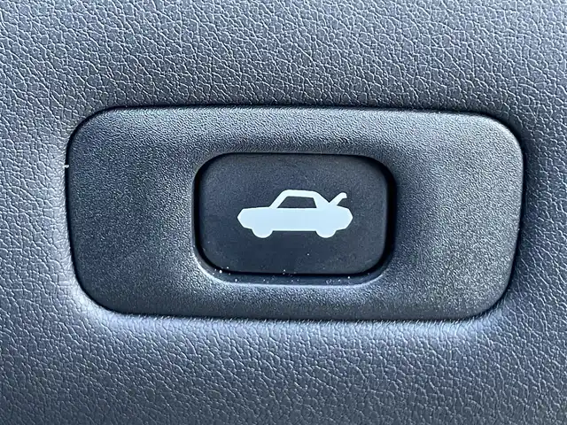 トヨタ クラウン RS 香川県 2021(令3)年 3万km プレシャスブラックパール トヨタセーフティセンス/・プリクラッシュセーフティ（PCS）/・レーダークルーズコントロール（全車速追従機能付）/・レーントレーシングアシスト（LTA）/・アダプティブハイビームシステム（AHS)/・ロードサインアシスト（RSA）/・発進遅延告知機能（DMTM）/・アドバンスドパーク/純正12.3型ナビ/(Bluetooth/FM/AM)/フルセグTV/全席シートヒーター/ステアリングヒーター　/革巻きステアリング/LEDライト/オートハイビーム/オートライト