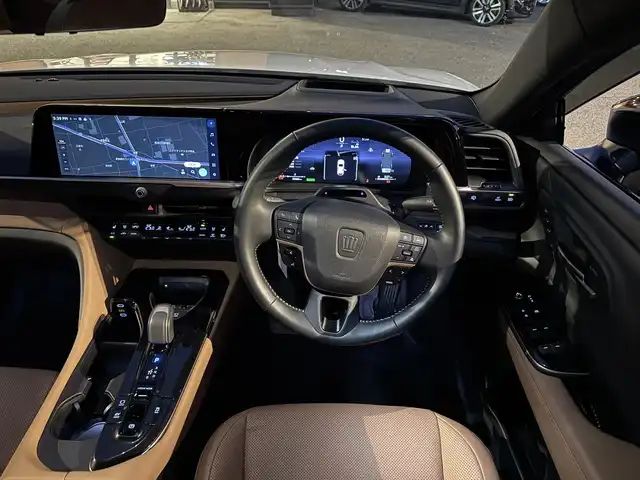 トヨタ クラウン スポーツ Z 熊本県 2024(令6)年 3万km プレシャスホワイトパール ・ワンオーナー/・スマートキー/・プッシュスタート/・プリクラッシュセーフティ/・レーンデパーチャーアラート/・ブラインドスポットモニター/・プロアクティブドライビングアシスト/・リアクロストラフィックアラート/・リアカメラディテクション/・パーキングサポートブレーキ/・後方車両接近告知/・安心降車アシスト/・周辺時車両接近サポート/・道路標識認識/・オートマチックハイビーム/・クルーズコントロール(追従式)/・茶革シート/・前席パワーシート/・前席シートヒーター＆エアシート/・ハンドルヒーター/・純正メモリナビ/　【Bluetooth・USB】/・フルセグTV/・全方位カメラ/・ETC2.0/・ドライブレコーダー(前方録画)/・ワイヤレス充電/ヘッドアップディスプレイ/・パワーバックドア/・LEDヘッドランプ/・LEDフォグランプ/・純正マット/・純正バイザー/・保証書/取説