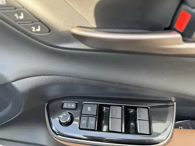 トヨタ クラウン スポーツ Z 熊本県 2024(令6)年 3万km プレシャスホワイトパール ・ワンオーナー/・スマートキー/・プッシュスタート/・プリクラッシュセーフティ/・レーンデパーチャーアラート/・ブラインドスポットモニター/・プロアクティブドライビングアシスト/・リアクロストラフィックアラート/・リアカメラディテクション/・パーキングサポートブレーキ/・後方車両接近告知/・安心降車アシスト/・周辺時車両接近サポート/・道路標識認識/・オートマチックハイビーム/・クルーズコントロール(追従式)/・茶革シート/・前席パワーシート/・前席シートヒーター＆エアシート/・ハンドルヒーター/・純正メモリナビ/　【Bluetooth・USB】/・フルセグTV/・全方位カメラ/・ETC2.0/・ドライブレコーダー(前方録画)/・ワイヤレス充電/ヘッドアップディスプレイ/・パワーバックドア/・LEDヘッドランプ/・LEDフォグランプ/・純正マット/・純正バイザー/・保証書/取説