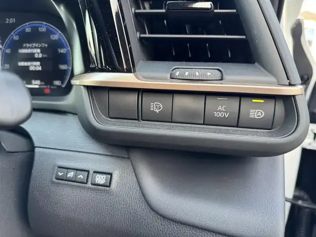 トヨタ クラウン スポーツ Z 熊本県 2024(令6)年 3万km プレシャスホワイトパール ・ワンオーナー/・スマートキー/・プッシュスタート/・プリクラッシュセーフティ/・レーンデパーチャーアラート/・ブラインドスポットモニター/・プロアクティブドライビングアシスト/・リアクロストラフィックアラート/・リアカメラディテクション/・パーキングサポートブレーキ/・後方車両接近告知/・安心降車アシスト/・周辺時車両接近サポート/・道路標識認識/・オートマチックハイビーム/・クルーズコントロール(追従式)/・茶革シート/・前席パワーシート/・前席シートヒーター＆エアシート/・ハンドルヒーター/・純正メモリナビ/　【Bluetooth・USB】/・フルセグTV/・全方位カメラ/・ETC2.0/・ドライブレコーダー(前方録画)/・ワイヤレス充電/ヘッドアップディスプレイ/・パワーバックドア/・LEDヘッドランプ/・LEDフォグランプ/・純正マット/・純正バイザー/・保証書/取説